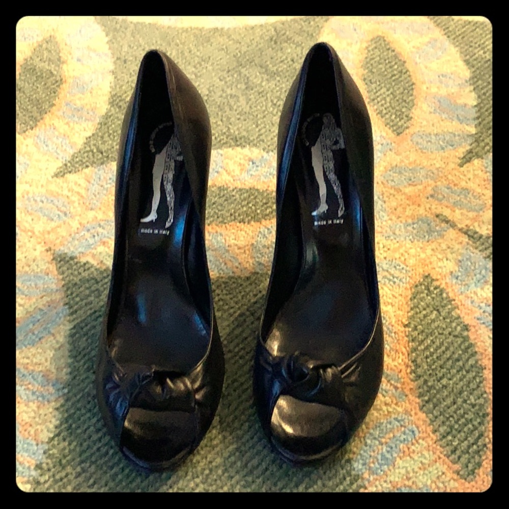 Bella by Sigerson Morrison Ladies black heels